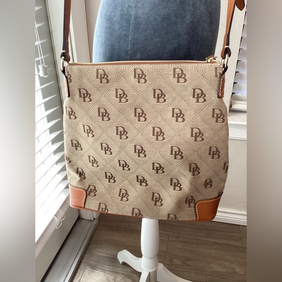 Dooney & Bourke Crossbody Signature Logo Bag - Picture 4 of 13